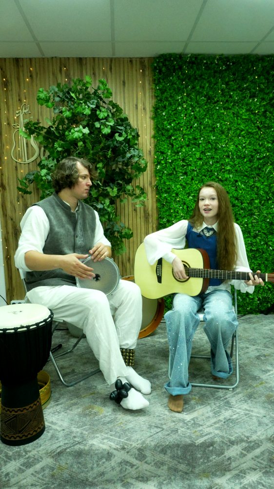 Studio session: guitar, voice and percussion