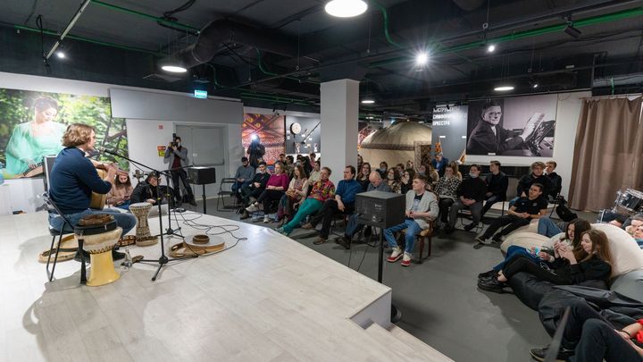 Lecture-concert at a museum